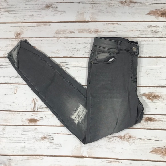 💥FINAL PRICE💥Gray Distressed skinny Ankle Jeans - Picture 3 of 5